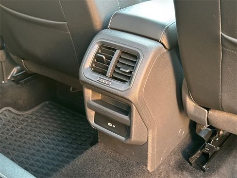 Certified 2023 Volkswagen Taos SE w/ Panoramic Sunroof Package image 16