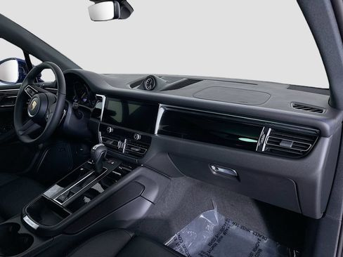 Certified 2026 Porsche Macan AWD/4WD image 28