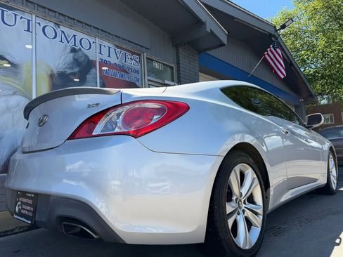 Used 2011 Hyundai Genesis 2.0T image 3