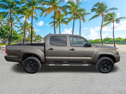 Used 2015 Toyota Tacoma PreRunner w/ SR5 Package image 3
