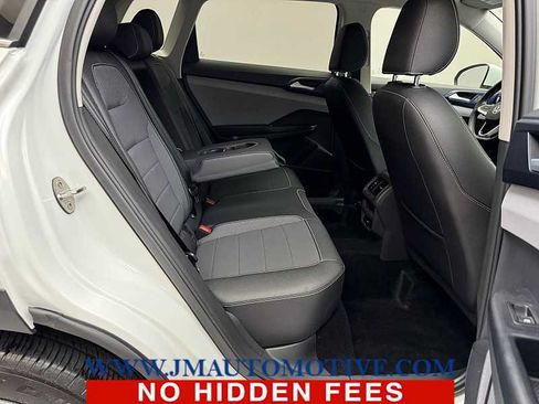Used 2024 Volkswagen Taos SE AWD/4WD image 17