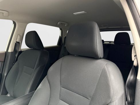 Used 2023 Nissan Rogue S AWD/4WD image 11