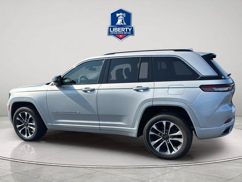 Certified 2022 Jeep Grand Cherokee Overland w/ Luxury Tech Group IV AWD/4WD image 6