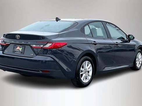 Used 2025 Toyota Camry LE image 5