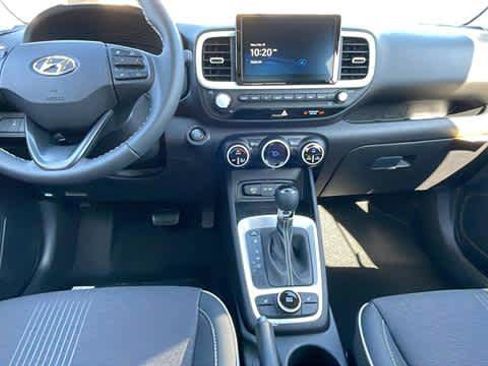 New 2025 Hyundai Venue Limited image 12