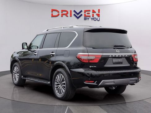 Used 2024 Nissan Armada SL w/ Captain's Chairs Package image 3