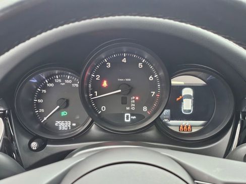 Used 2023 Porsche Macan image 29