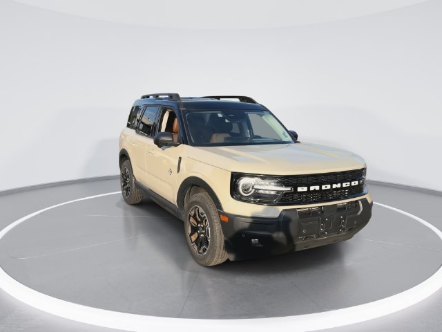 Used 2025 Ford Bronco Sport Outer Banks w/ Outer Banks Tech Package+ AWD/4WD image 3