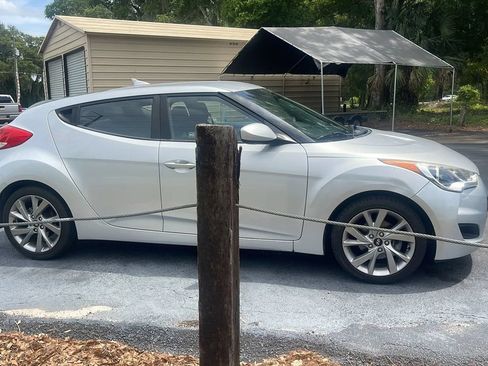 Used 2016 Hyundai Veloster FWD image 11