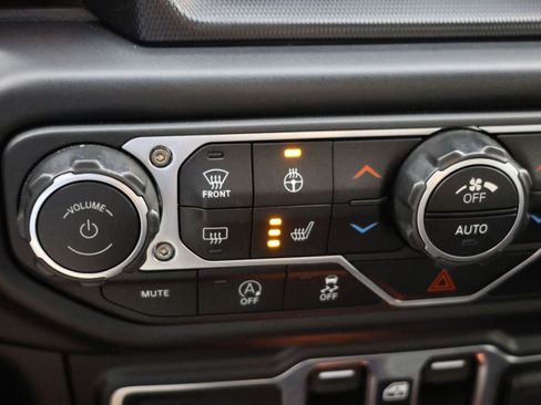 Used 2023 Jeep Gladiator Rubicon w/ LED Lighting Group AWD/4WD image 9