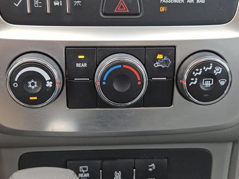 Used 2013 GMC Acadia SLE FWD image 27