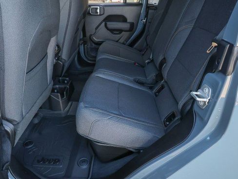 New 2025 Jeep Gladiator Sport image 29