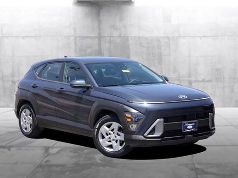 Used 2025 Hyundai Kona SE FWD image 2
