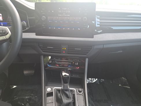 Certified 2026 Volkswagen Jetta SE FWD image 21