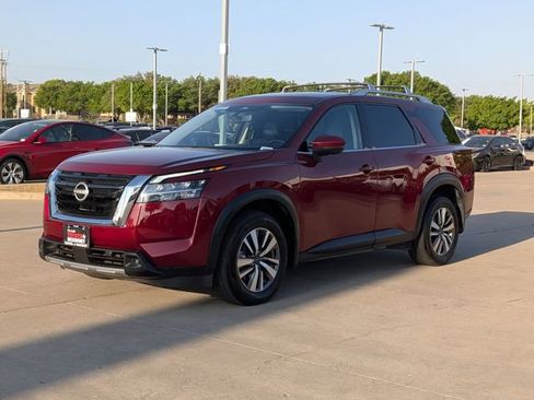 Used 2024 Nissan Pathfinder SL image 5