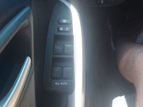 Used 2012 Toyota Prius Two FWD image 21