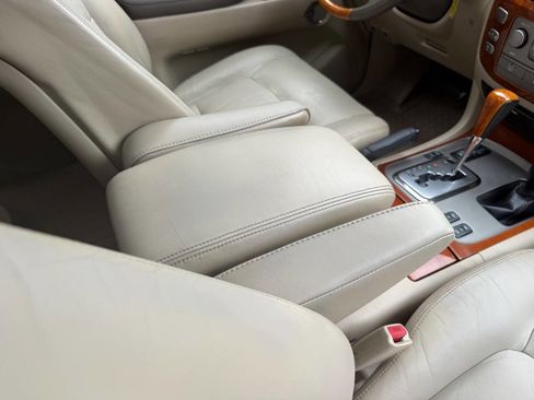 Used 2003 Lexus LX 470 4WD image 57