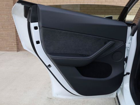 Used 2023 Tesla Model Y AWD image 15