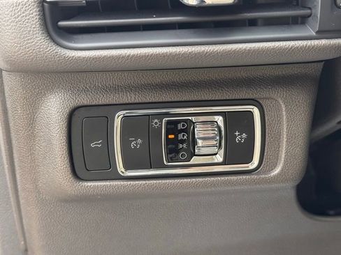 Used 2024 Lincoln Corsair AWD image 16