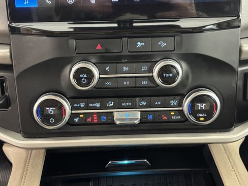 Used 2023 Ford Expedition Max XLT image 27