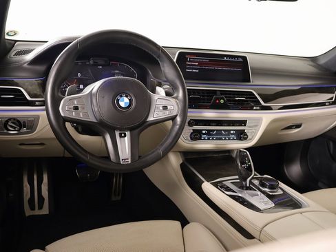 Used 2021 BMW 750i xDrive w/ Executive Package image 2