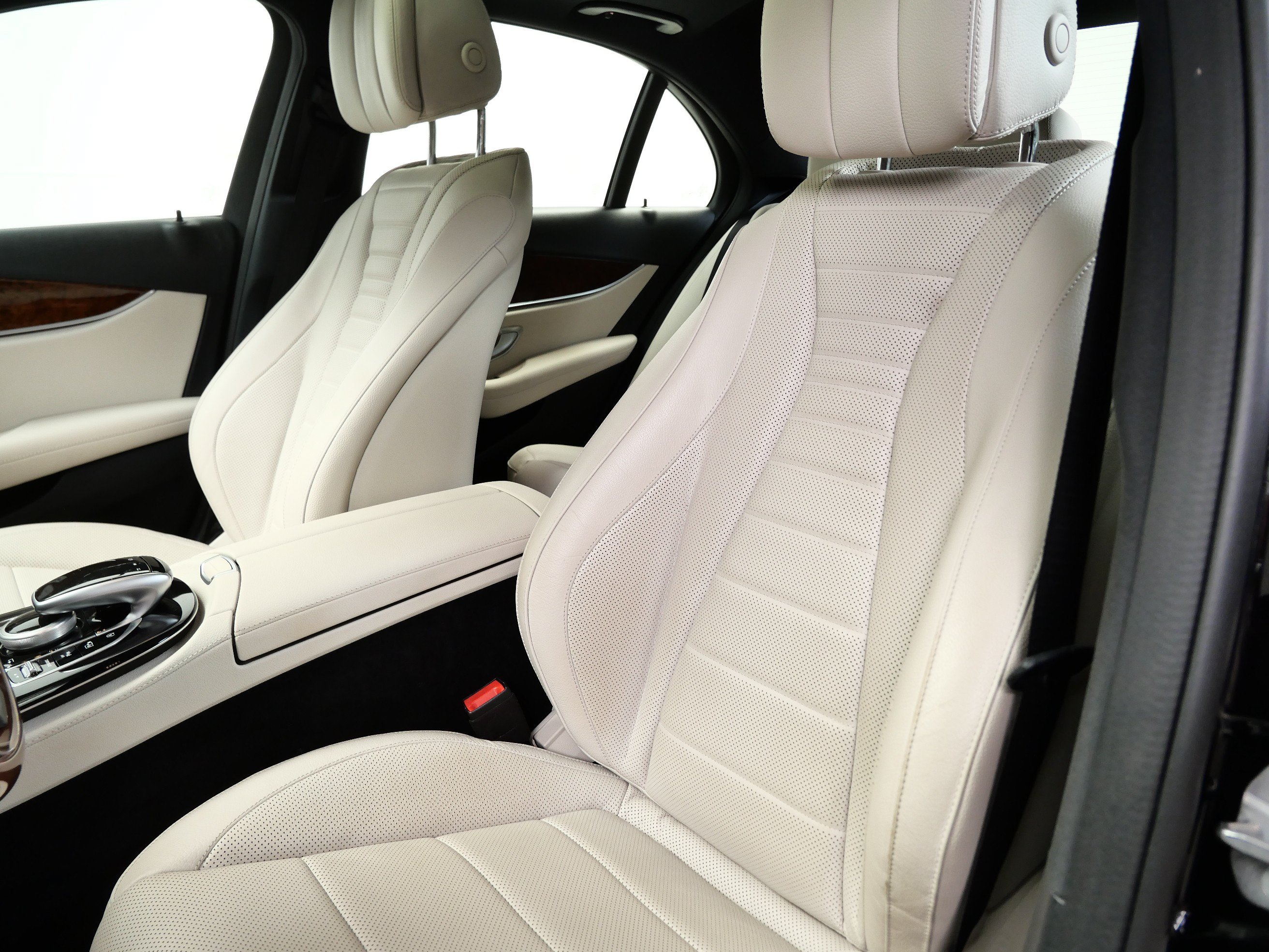 Used 2018 Mercedes-Benz E 400 4MATIC Sedan image 15