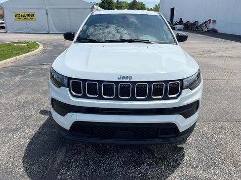 Used 2024 Jeep Compass Sport AWD/4WD image 2