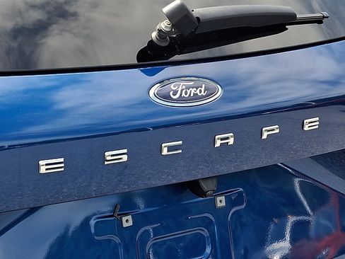 Used 2023 Ford Escape Platinum w/ Premium Technology Package AWD/4WD image 32