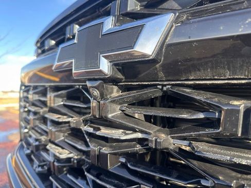 Used 2025 Chevrolet Traverse RS image 9