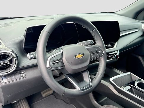 Used 2025 Chevrolet Equinox LT AWD/4WD image 11