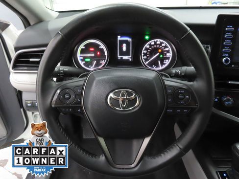 Used 2024 Toyota Camry SE image 14