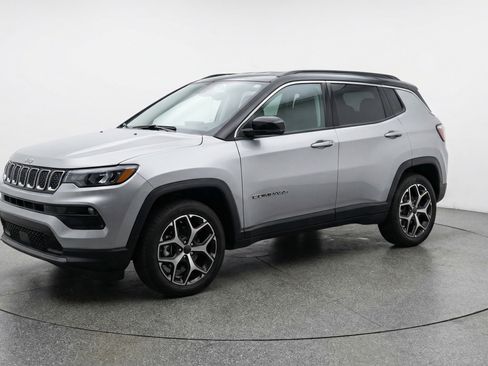 Used 2025 Jeep Compass Limited image 3