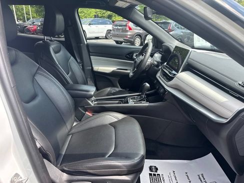 Used 2025 Jeep Compass Limited AWD/4WD image 32