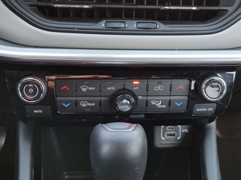 Used 2024 Jeep Compass Limited image 16