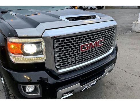 Used 2017 GMC Sierra 3500 Denali w/ Duramax Plus Package image 34