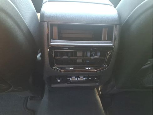 Used 2023 Jeep Grand Cherokee Limited w/ Black Appearance Package AWD/4WD image 13