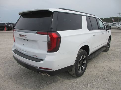 New 2026 GMC Yukon XL AT4 AWD/4WD image 4