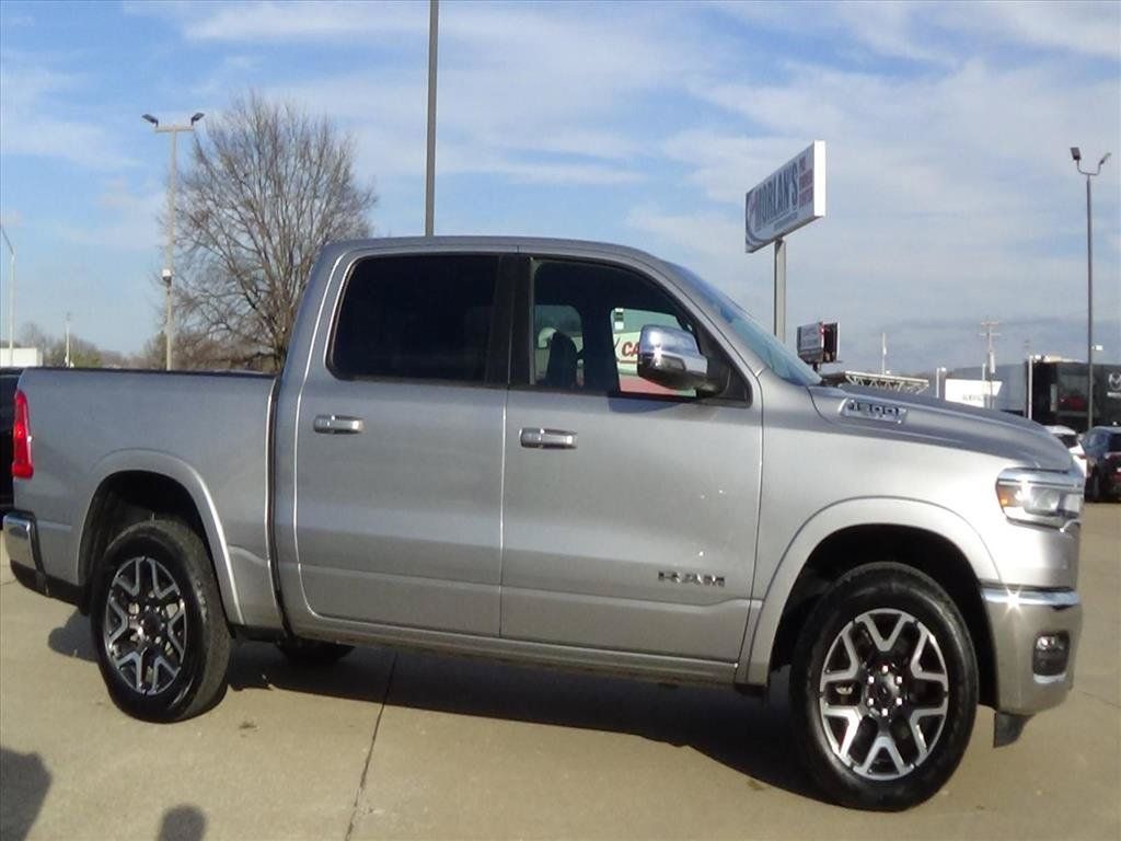 Used 2025 RAM 1500 Laramie AWD/4WD image 6