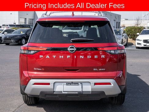 Used 2023 Nissan Pathfinder SL AWD/4WD image 4