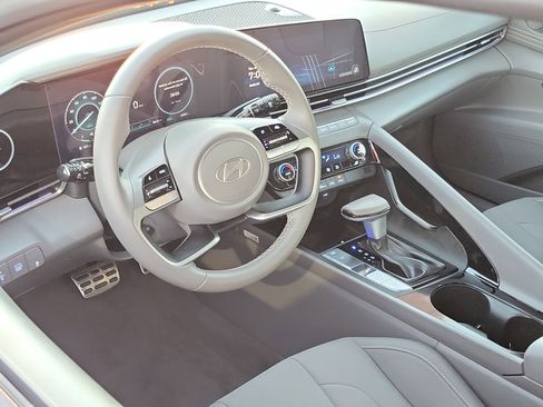 Certified 2025 Hyundai Elantra SEL image 5