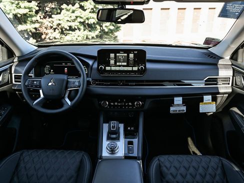 New 2025 Mitsubishi Outlander SEL image 13