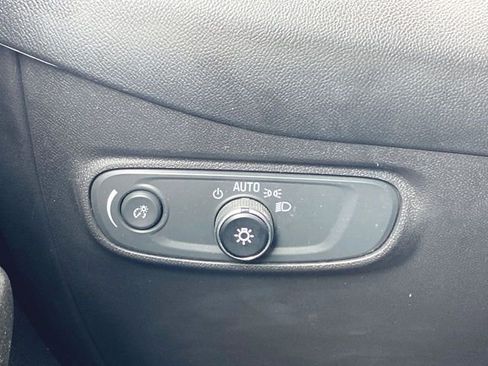 Used 2023 Chevrolet Equinox LS w/ LS Convenience Package image 17