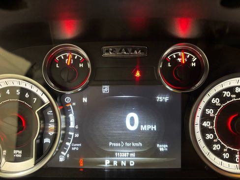 Used 2018 RAM 1500 SLT AWD/4WD image 17