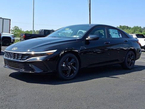 New 2026 Hyundai Elantra SEL Sport FWD image 2