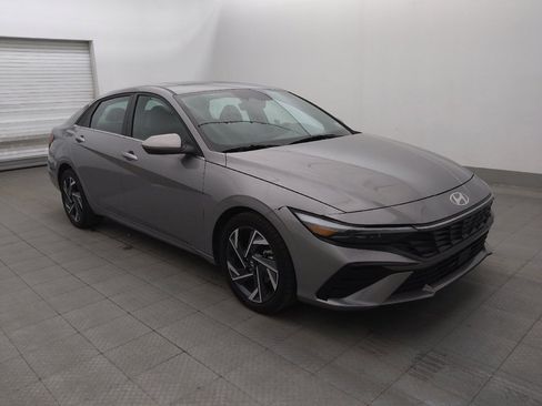 Used 2025 Hyundai Elantra SEL FWD image 11