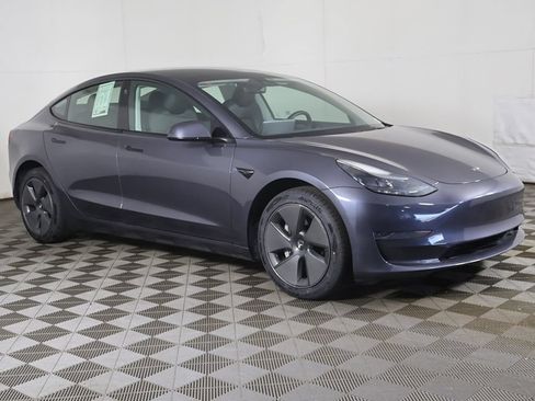 Used 2023 Tesla Model 3 Standard Range RWD image 2