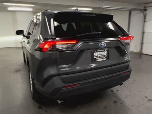 Used 2020 Toyota RAV4 LE AWD/4WD image 7