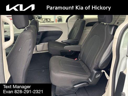 Used 2023 Chrysler Voyager LX image 13