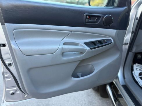 Used 2014 Toyota Tacoma PreRunner w/ Convenience Package image 16