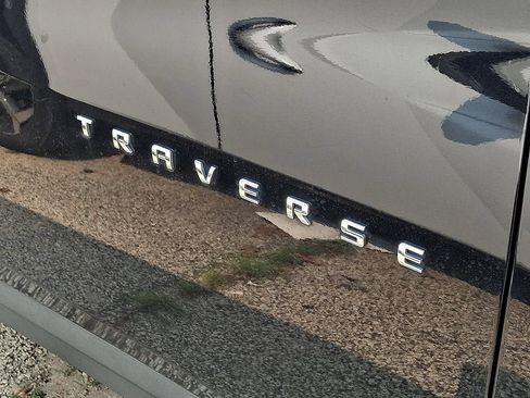Used 2020 Chevrolet Traverse LT FWD image 10